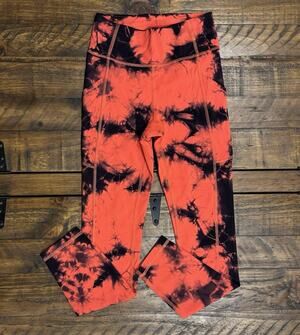 Lululemon Invigorate High Rise Legging 25" in Tie Dye Carnation Red Black Size 4